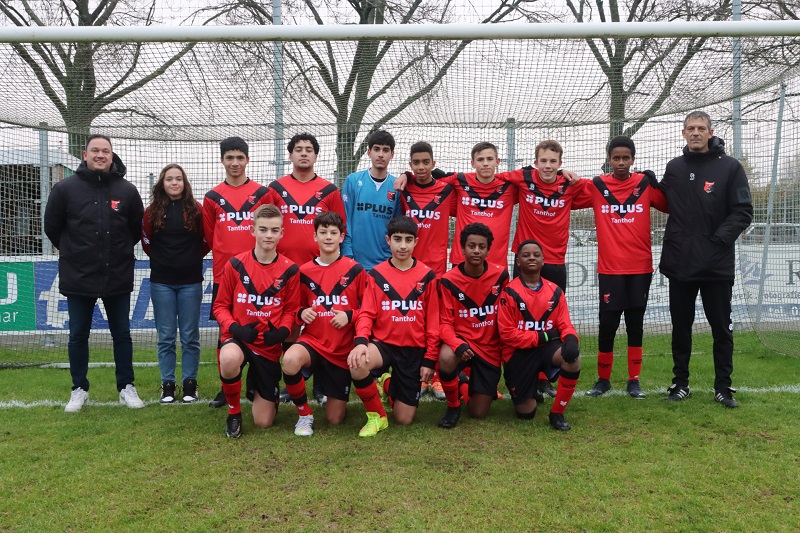 Vitesse Delft Onder 15-1 voetbalt op drie fronten!
