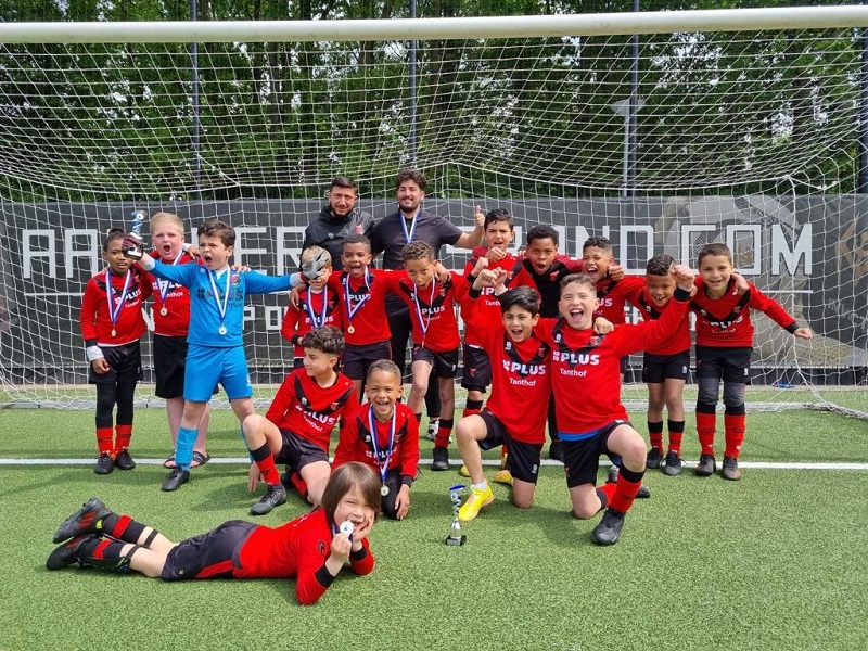 Vitesse jeugdteams winnen het toernooi in Rotterdam